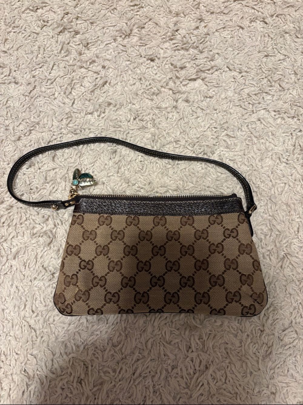 gucci gg canvas bumble bee charm pochette - Picture 5 of 5